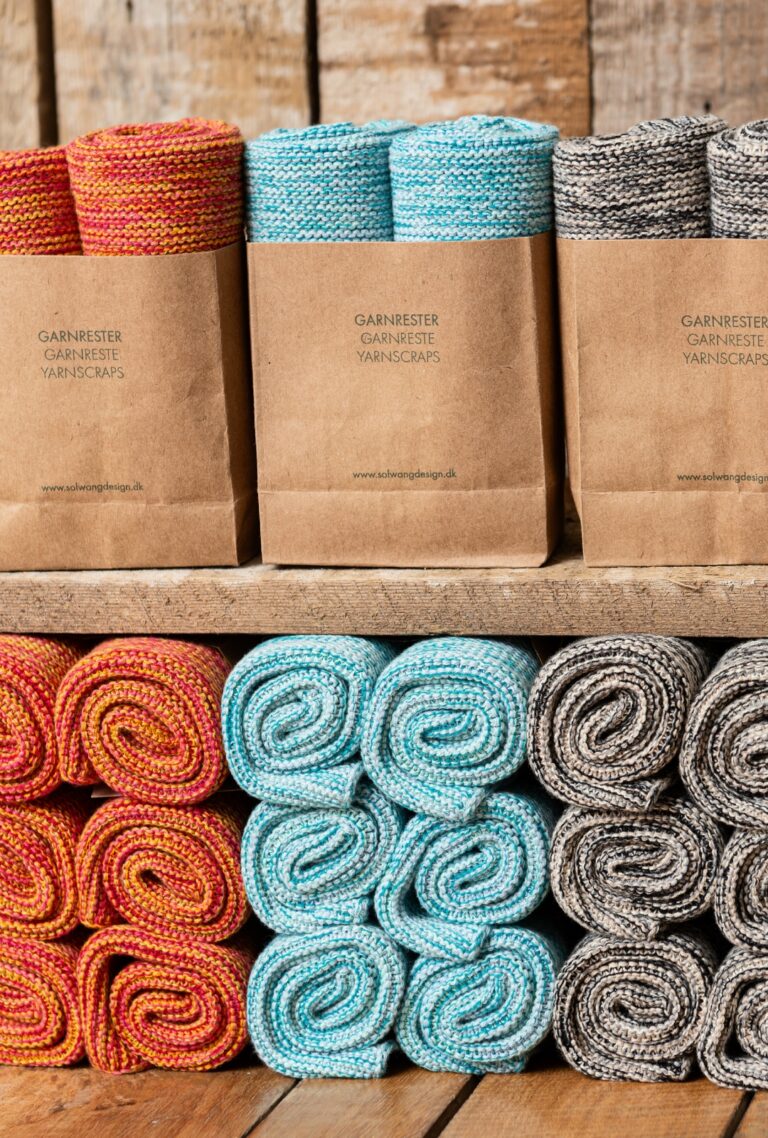 Dish cloths made from yarn scraps - Solwang Design